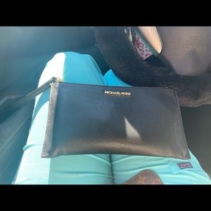 michal kors wristlet